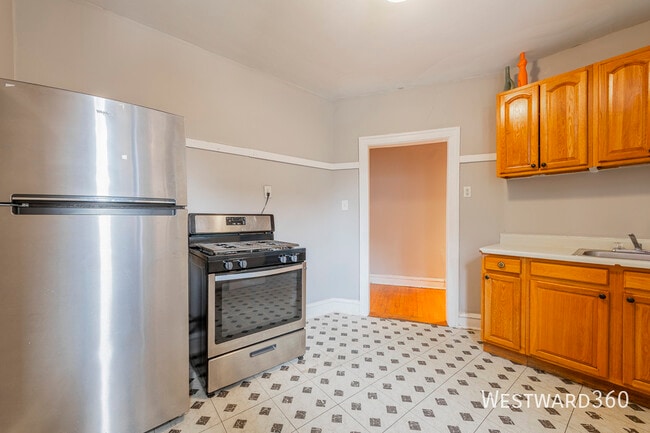 Building Photo - 6038 N Hermitage-1