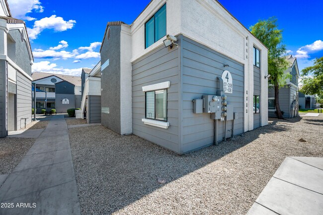 Building Photo - 3065 N 67th Ave
