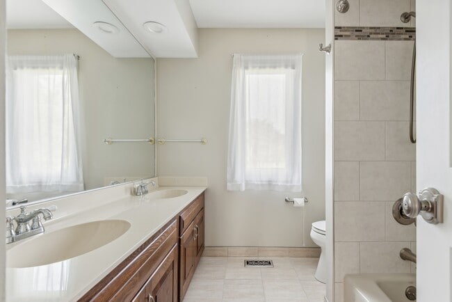 Building Photo - 1205 Brian Cir