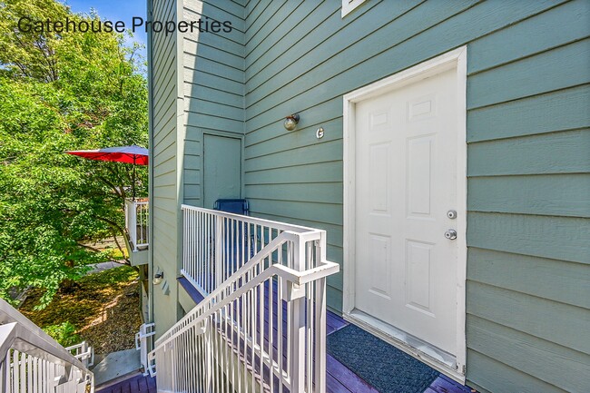 Building Photo - 864 S Reed Ct