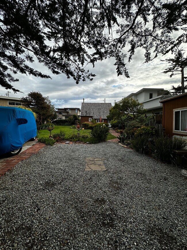 Building Photo - 2861 S Palisades Ave