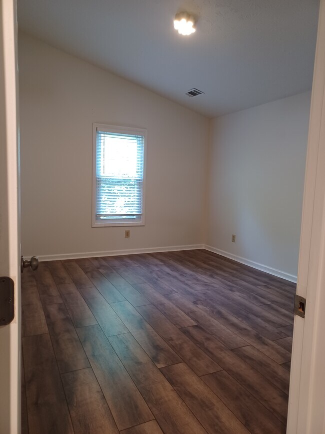 Building Photo - 1348 Brandon Square