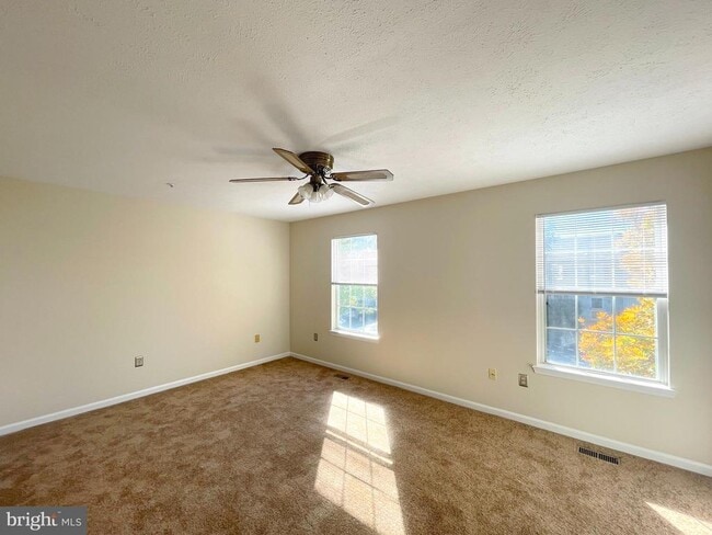 Building Photo - 45288 Rumsford Ln