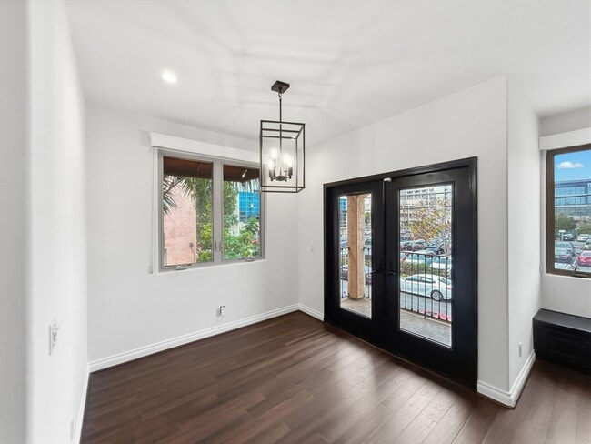 Building Photo - Beautiful 3BD/3.5BA W/ A/C and 2-Car Attached Garage in Hillcrest!