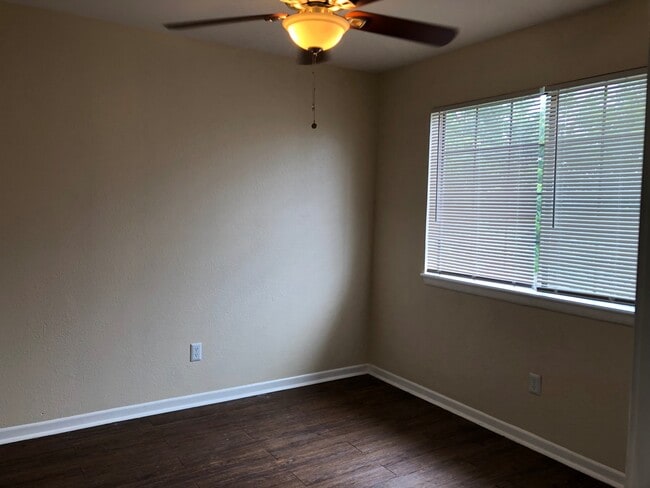Building Photo - 7543 Windsor Oaks