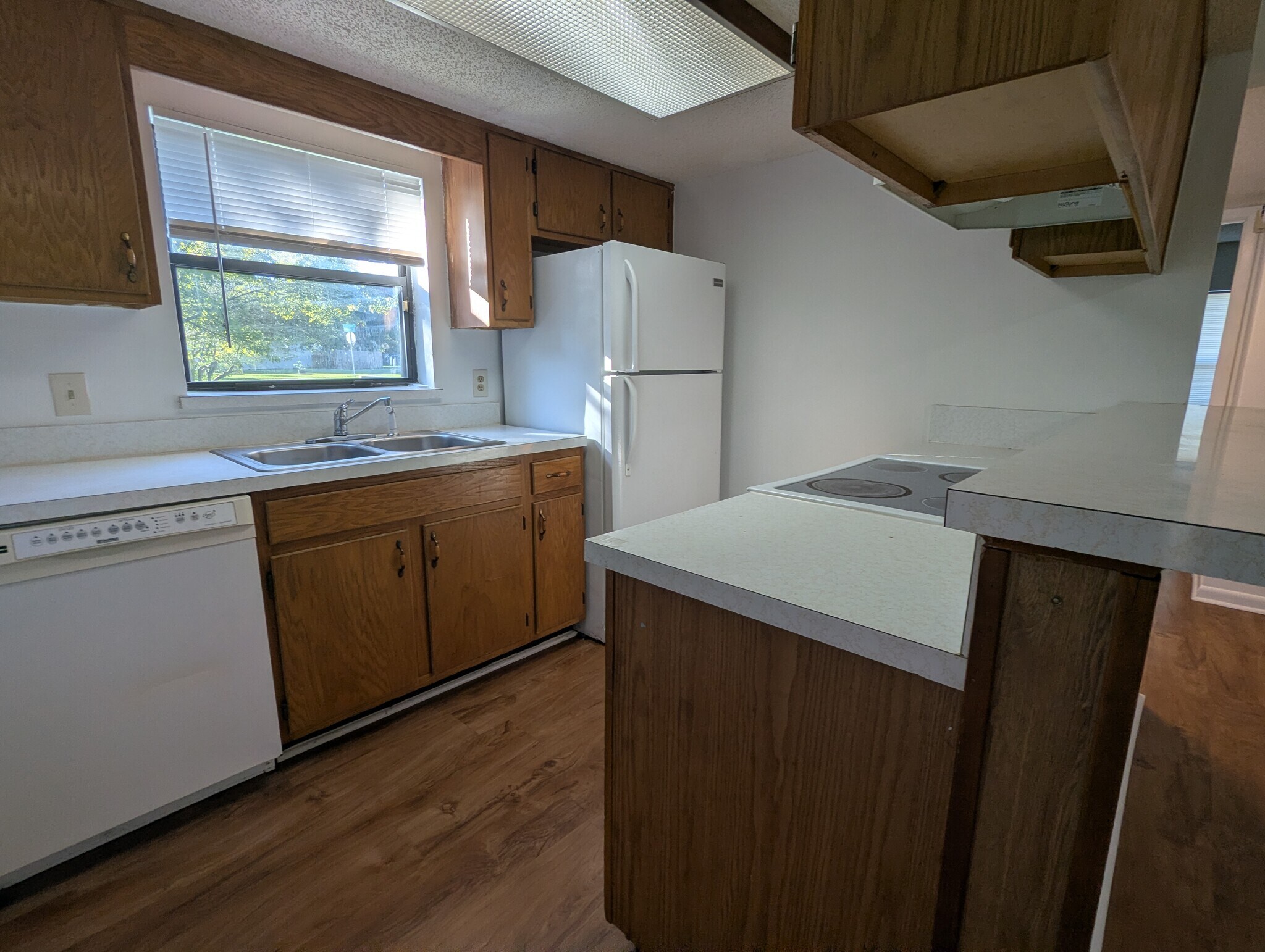 Building Photo - 5591 Greatpine Ln S