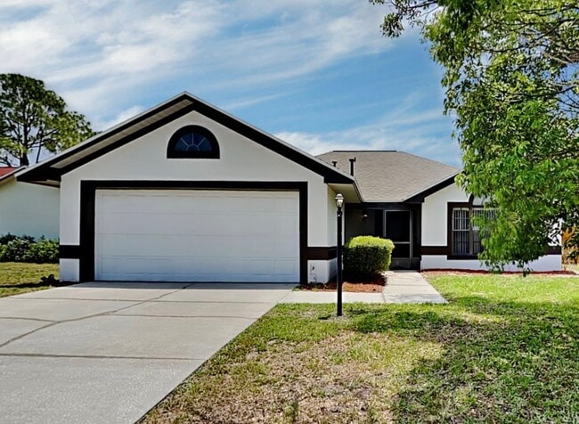 Building Photo - 6 Lake Daisy Blvd