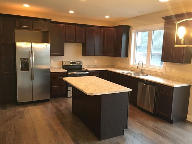 Building Photo - 1206 S Roberto Rd