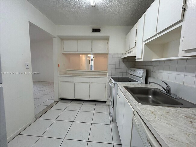 Building Photo - 468 NE 206th Ln