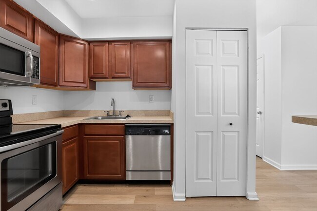 Building Photo - 1 Bed, 1 Bath Condo In Desirable Blue Bell Community!