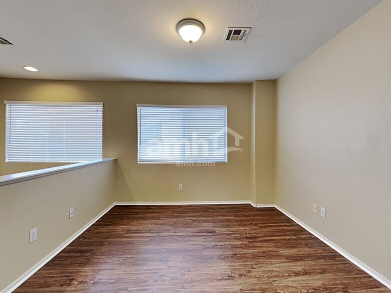 Building Photo - 9034 Dulcimer Ln