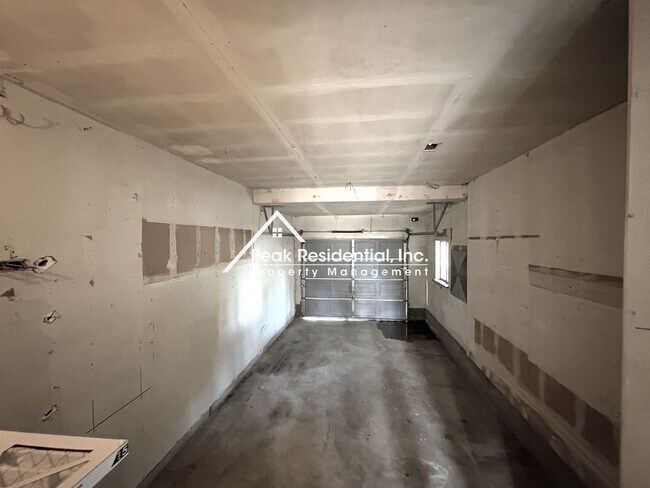 Building Photo - Updated 2bd/1ba Sacramento Duplex