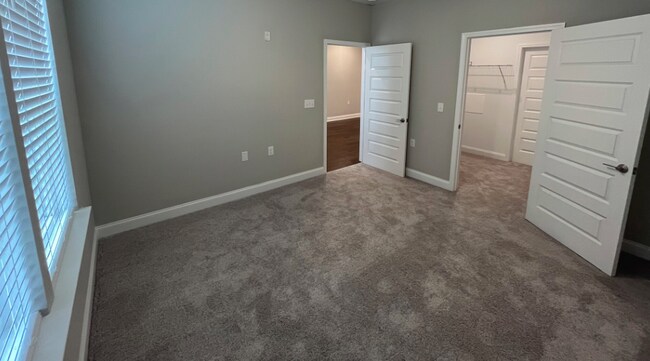 Building Photo - 4000 Shadow Green Dr