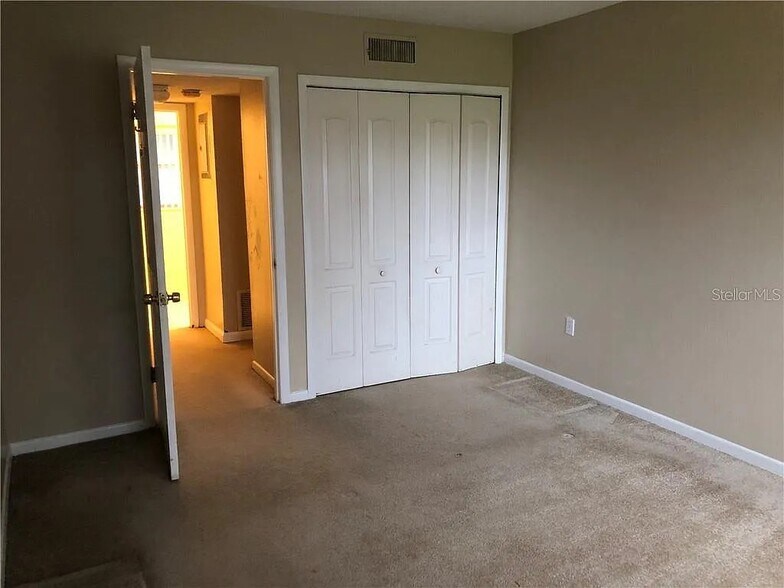 Building Photo - 836 Sky Lake Cir