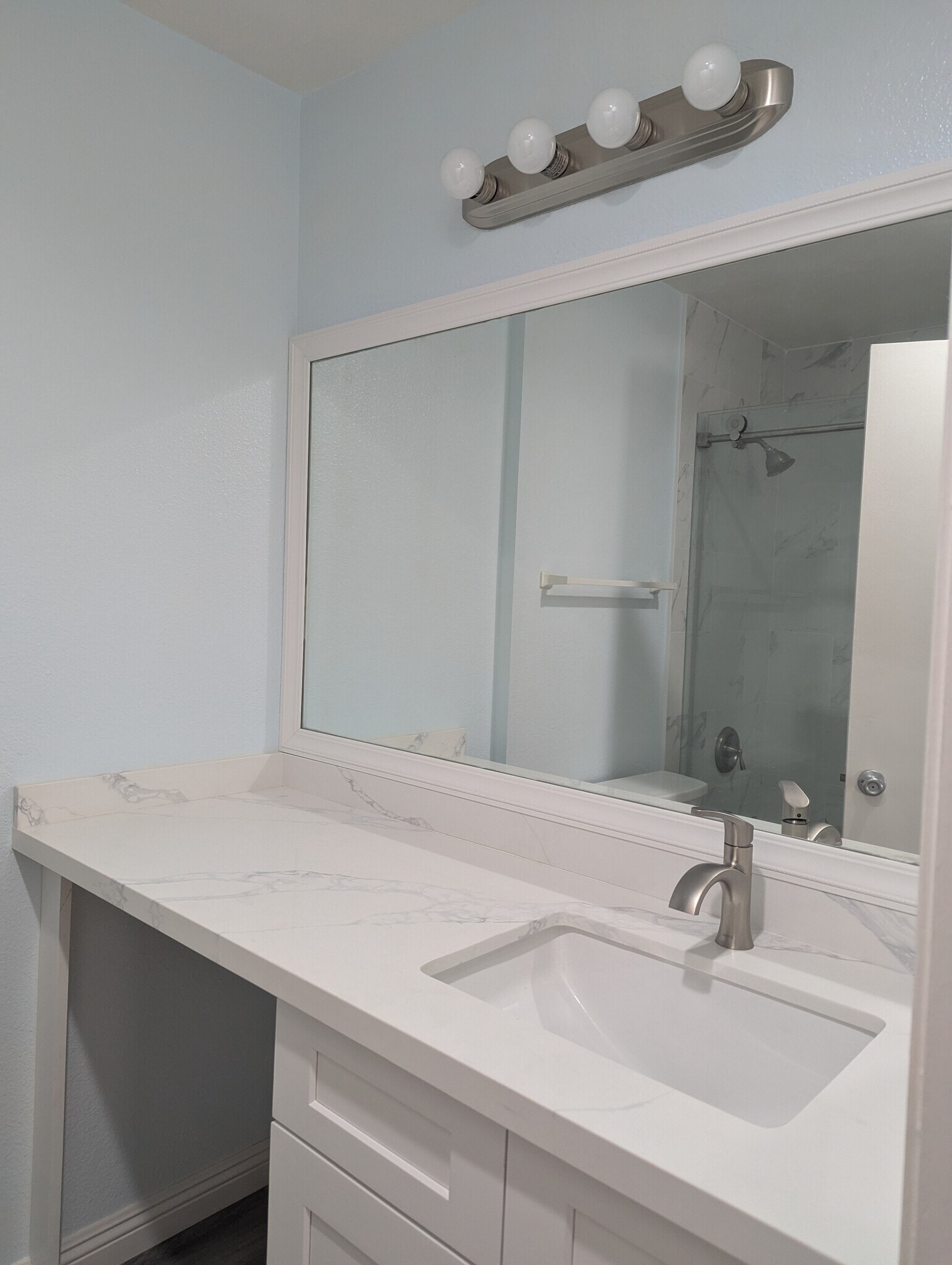 Master bedroom bathroom - 8308 Regents Rd