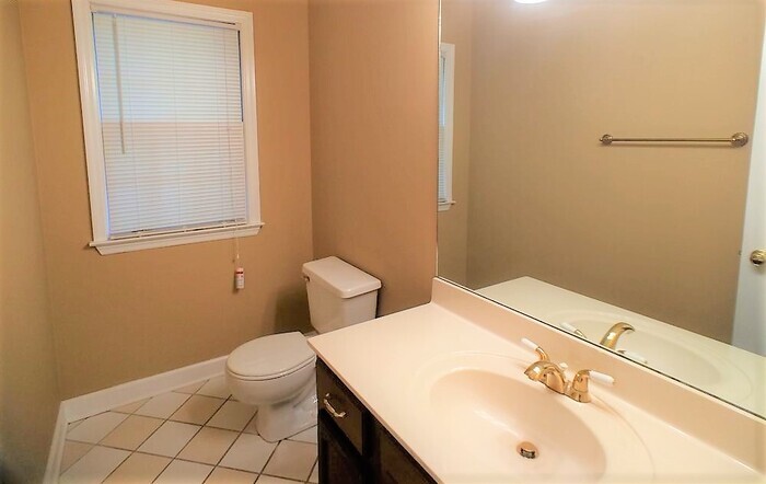Building Photo - 2213 McQuiston Dr
