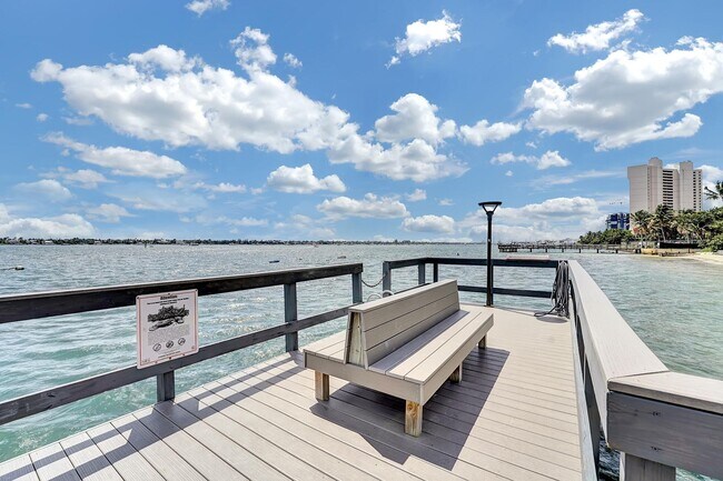 Building Photo - 5600 N Flagler Dr