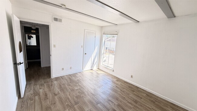 Building Photo - 6200 W Tidwell Rd