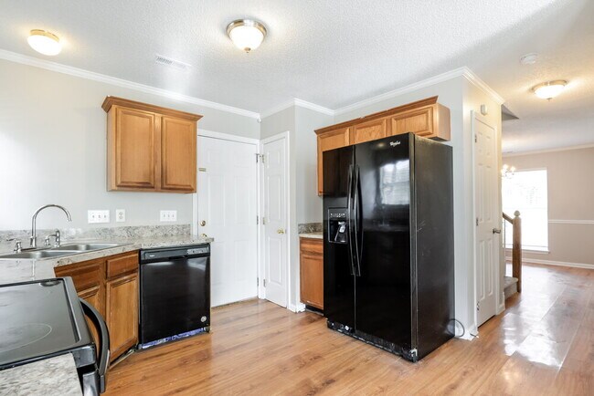 Building Photo - 1623 Oak Knoll Ln
