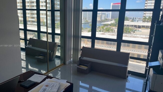 Building Photo - 2017 S Ocean Dr