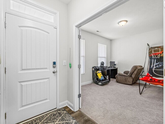 Building Photo - Towne Pointe Community