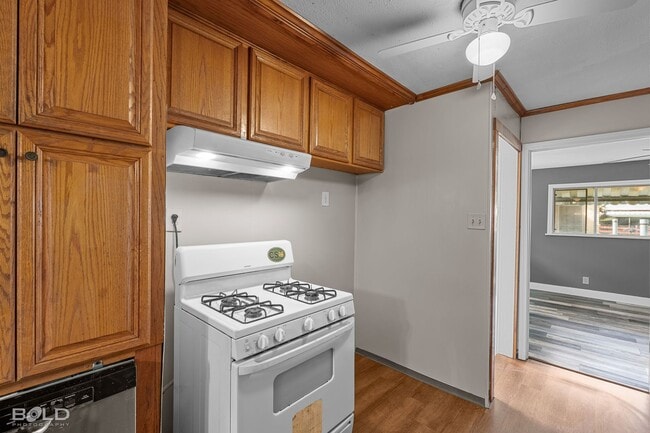 Building Photo - Home For Rent!