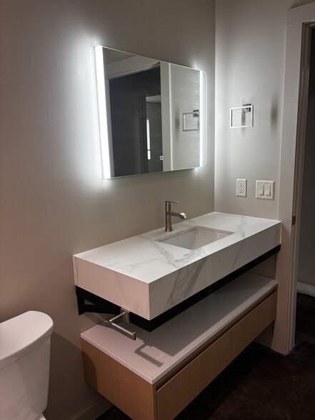 Building Photo - 1414 Silver Cir