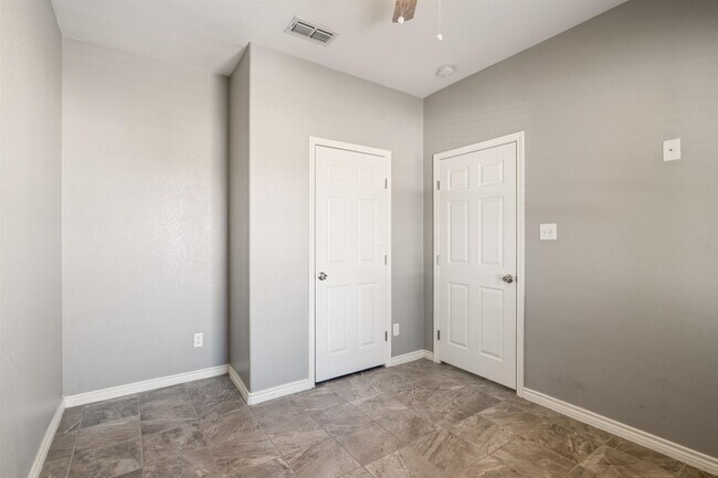 Building Photo - 1013 Tesoro Hills
