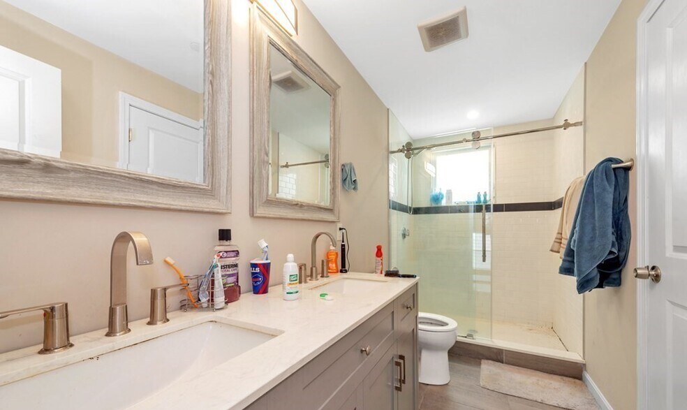 Building Photo - 228 Calumet St