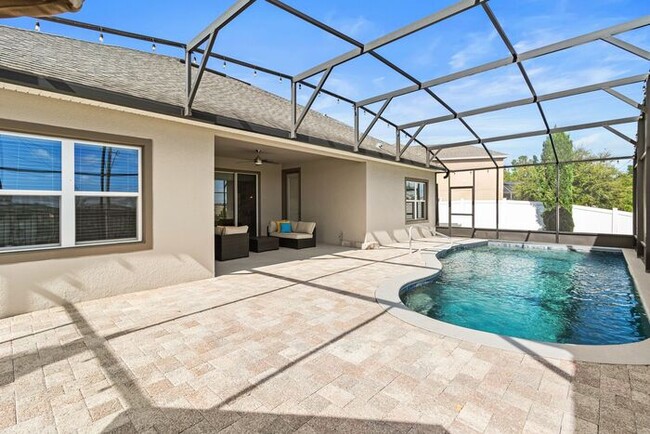 Building Photo - Luxurious 4/3.5 Modern Pool Home with a 3 ...