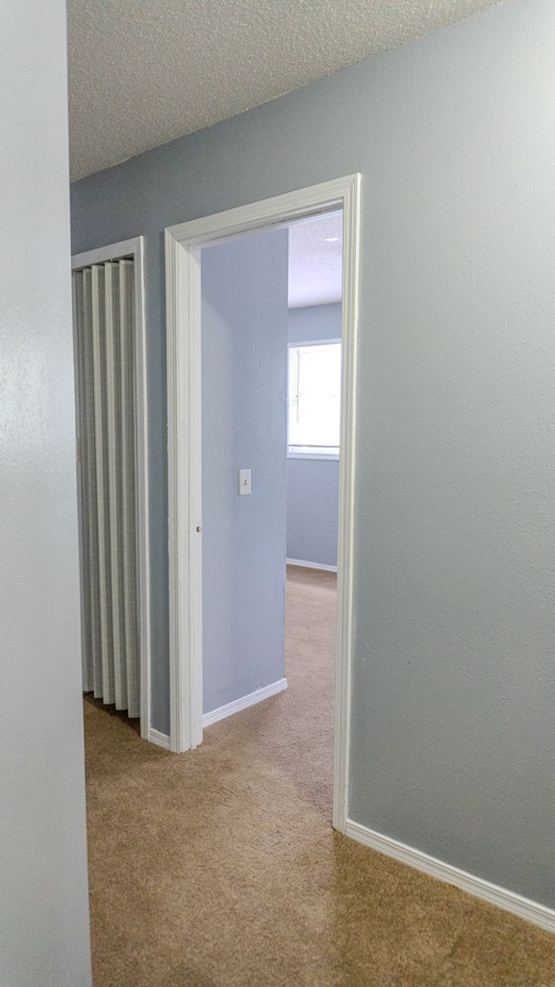 Building Photo - Lovely 2-Bedroom Townhouse in Central Toledo