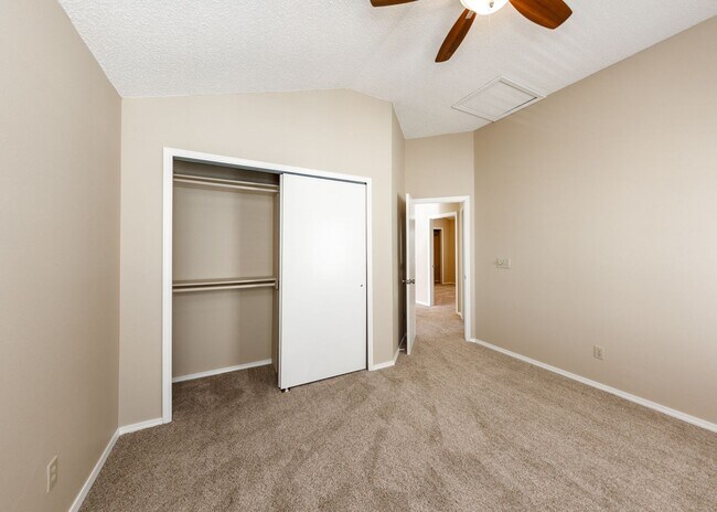 Building Photo - Stunning 5 Bedroom, 3.5 Bath Remodeled Hom...