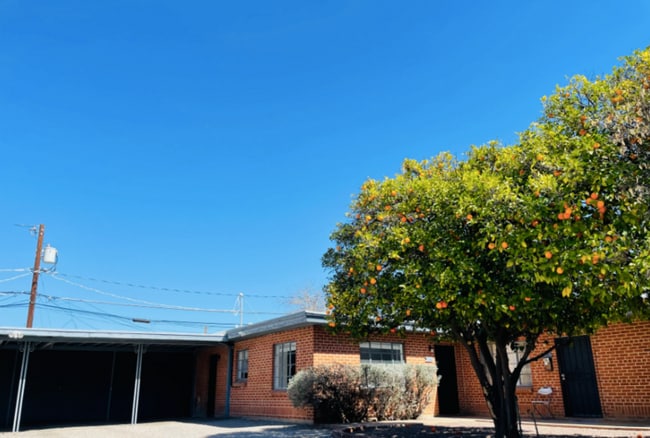 Building Photo - Expansive Elegant and Modern Stunning 3 Bedroom 2 Bath Townhome