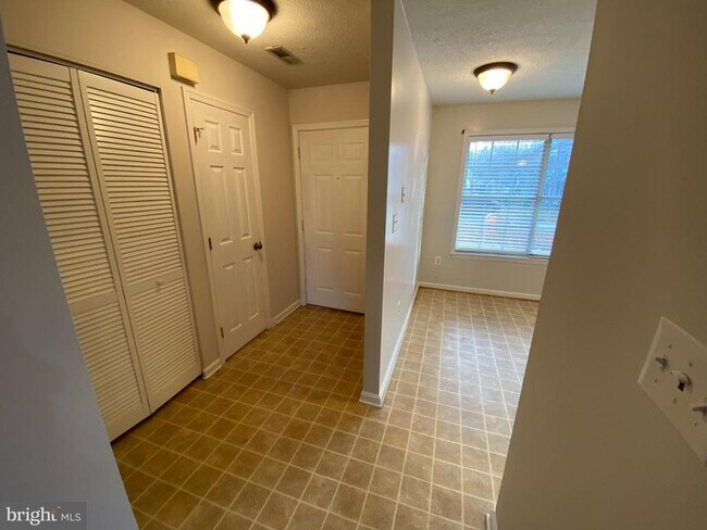 Building Photo - 11185 Kensington Pl