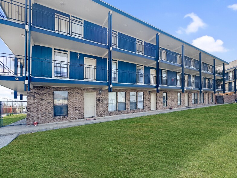 Building Photo - 4289 Lac Saint Pierre Dr