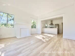 Building Photo - 402 N Ave 54