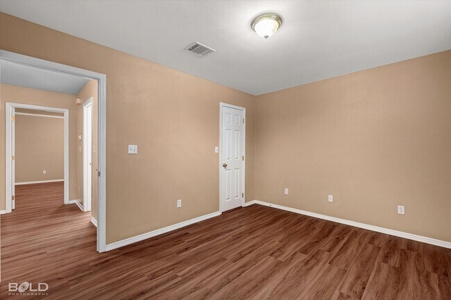 Building Photo - 406 Lavita Dr