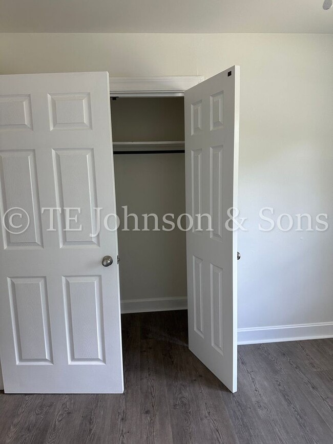 Building Photo - Charming 2-Bedroom Corner Lot Home with Ne...