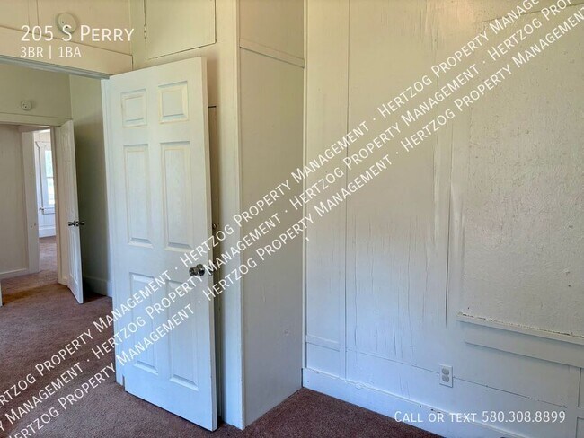 Building Photo - 205 S Perry-