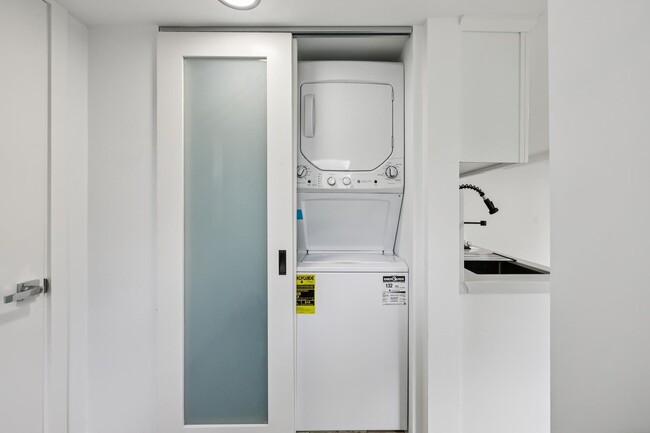 Building Photo - Newly Renovated Historic 1-Bedroom in Downtown North (Palo Alto)