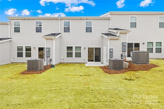 Building Photo - 4135 Smt Wds Dr