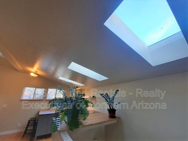 Building Photo - 2304 N Talkington Dr