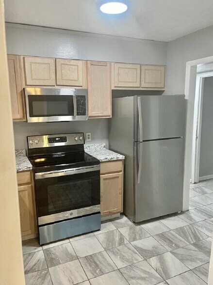 Building Photo - 738 Hedgelawn Way