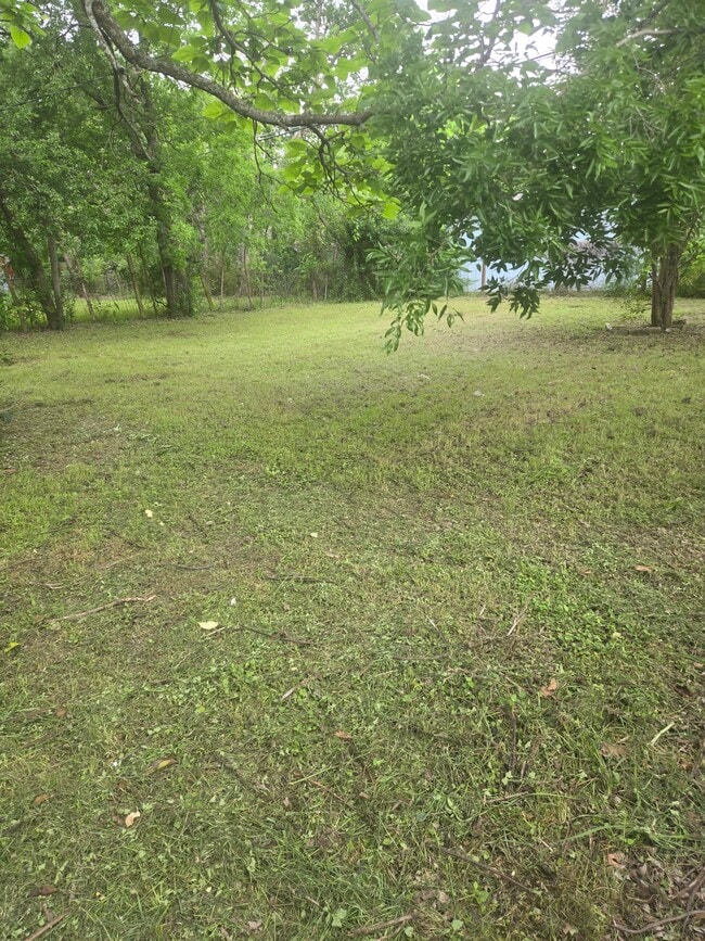 Building Photo - 3901 Windsor Ave