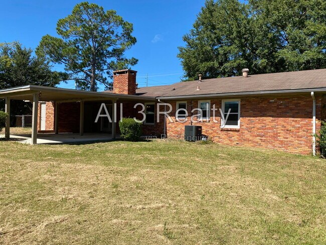 Building Photo - 3012 Lansdowne Dr