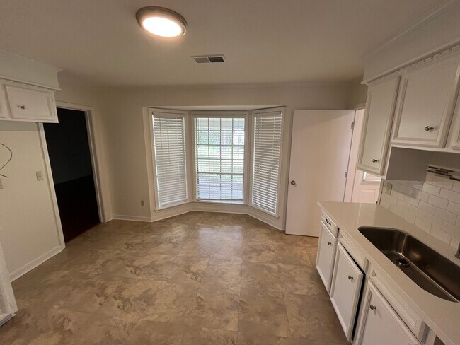 Building Photo - 1375 Riverwood Dr