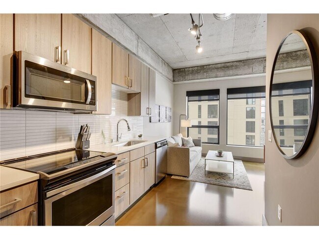 Primary Photo - 728 N 3rd St