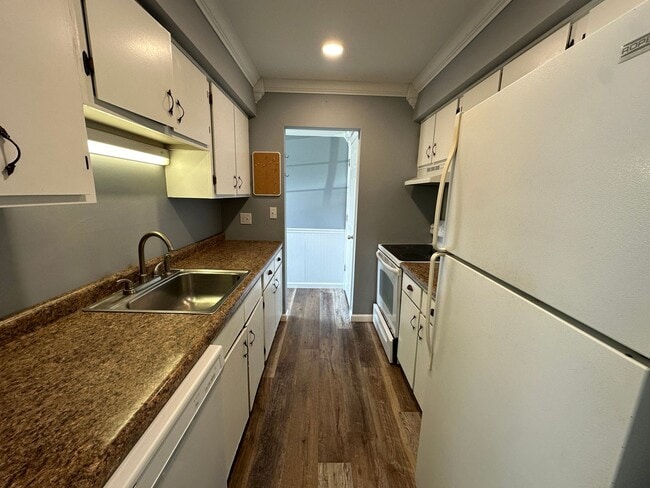 Building Photo - 2 Bedroom Townhome in Western Schools