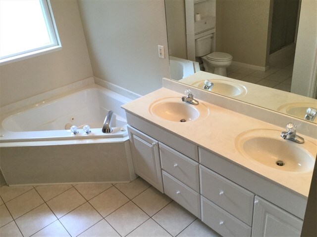 Building Photo - 6486 Cumberland Lake Ct