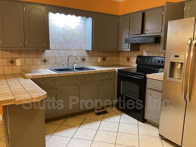 Building Photo - 1810 Marlborough Blvd